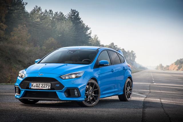 blue ford focus rs